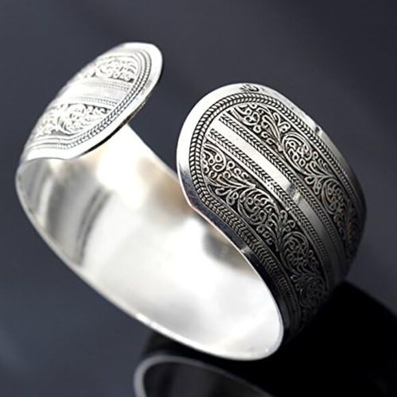 Stylish Tibetan Silver Carved Floral Cuff - Perfect for Festivals & Weddings - Picture 4 of 8